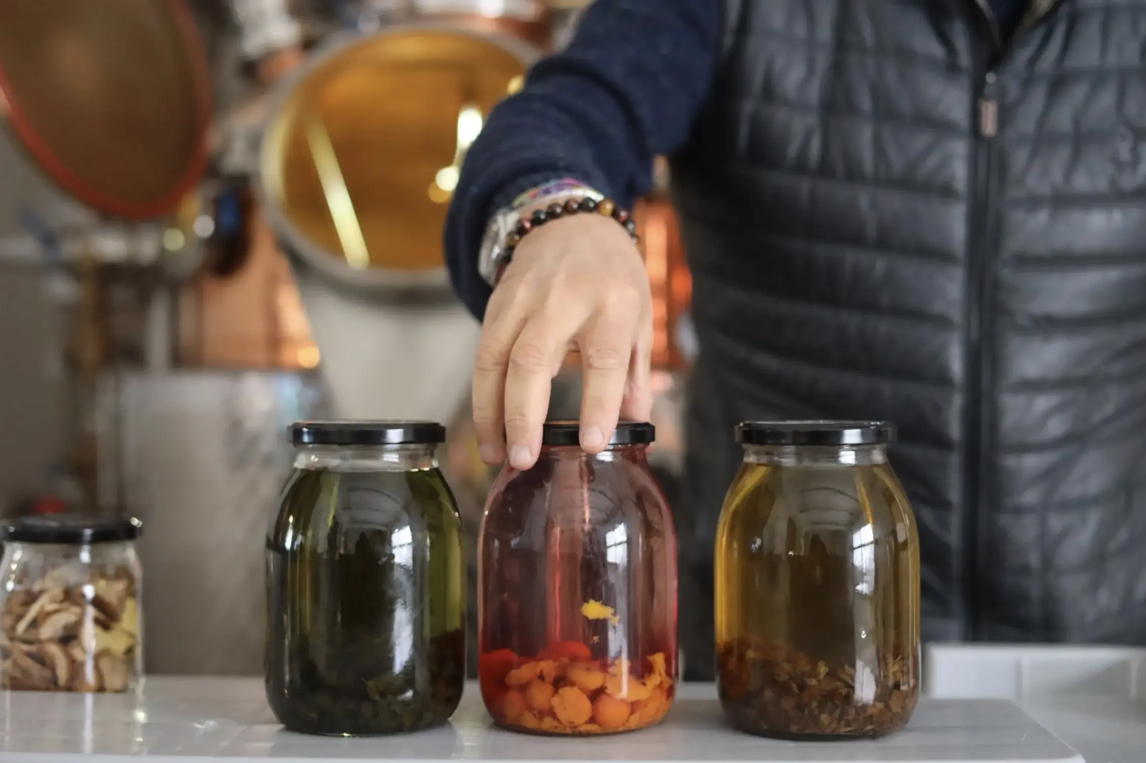 Immagine descrittiva produzione della distilleria - Riposo naturale, senza aggiunta e/o trattamento con conservanti